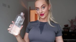 Rhiannon Blue Puts Oil and Playing Tits and Ass Onlyfans Video